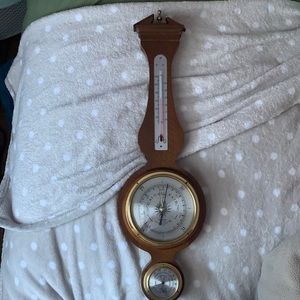 Vintage banjo style air guide barometer